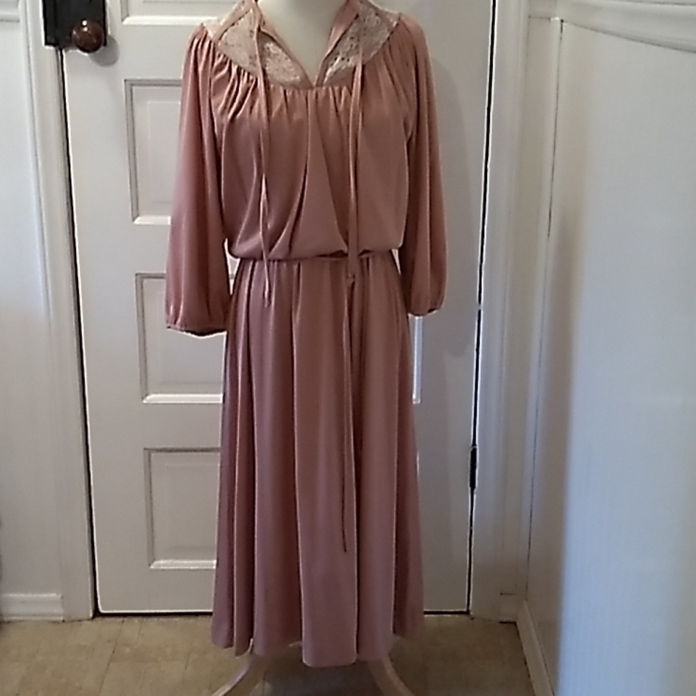 Vintage lacy collar dress